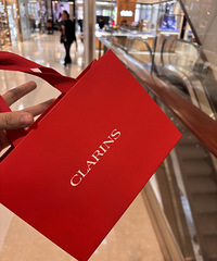 ����ʫ��������Լ۱Ȼ�ͦ�ߣ�����ͦ�󣬶��һ��Դ��˵�������ɫ