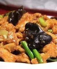 ����ɽ���ڶ�վ���ǣ�ɽˮ���ǧ�����������ϵ��̻�ʢ��