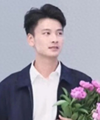 重庆高颜值副镇长助农摆摊卖花走红