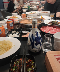89年181CM酒店管理行业的哥子征婚,希望你身高158以上