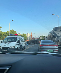 �����ѧ���Ϸ��˸��󳵣�����Ҫ�ºö���