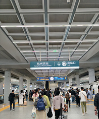 杭州高铁站的网约车等候区,确实先进