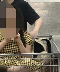 逛个超市又看见大人坐在购物车里