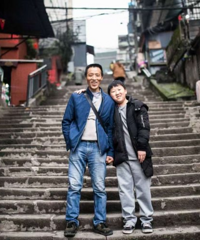 朝天门梯坎上爸爸牵着的那个小男孩,今年高考啦
