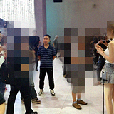 重庆车展遇“条纹哥”