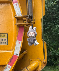 ��������¥������ײ�����೵�����Ϲ���Labubu