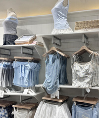 只有我一个人觉得这种类型的衣服很显廉价吗?穿起来就很没质感
