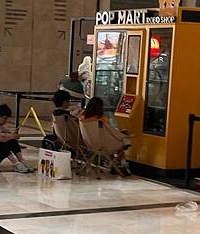 这届年轻人为了泡泡玛特可真拼啊