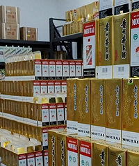一夜亏掉一辆奔驰!飞天茅台跌破2000,黄牛亲述:赔钱都卖不