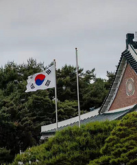 韩国一男子强奸亲生女儿致其怀孕产女后,又对外孙女实施性侵