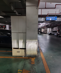 ���˸����ף����ҵĳ�λ���ϰ��˸��Ҿ�