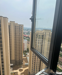 二十多楼,当时定窗户时,没注意做的外开窗