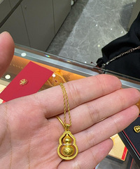 终于get到了心心念念的金葫芦项链!给自己又添了一金