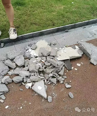 吓人!大学城一小区多栋住宅外墙大面积脱落!