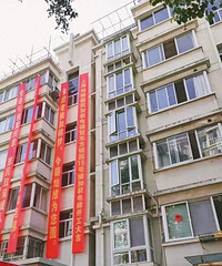 �Ϻ�һС����װ���ݡ���β�����ּ��⼣�߰ߣ�