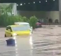 重庆暴雨下了一整晚仿佛在历劫