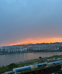 再请大家欣赏一组凌晨5点半的日出,这个夏天的景色真的很美