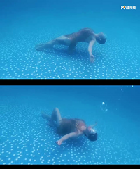 在蓝色的泳池里躺平