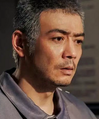 ���Է�֮������β�粨���ͣ�����˦����Ա�ں�