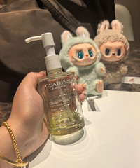 娇韵诗身体油从冬天用到现在!干燥腿子不见了
