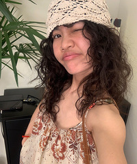 黑黄皮女孩喜欢骑行和运动,勇于尝试新事物,接触不同的人