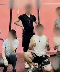 银行女经理婚内劈腿健身教练
