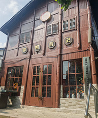 沙坪坝磁器口这是在干什么?真的是想方使劲想勒些人结婚