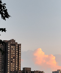 好天气好心情,蓝天白云,落日晚霞,三两好友,很完美