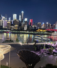 作为重庆人,好多年没认真欣赏过南滨路夜景咯