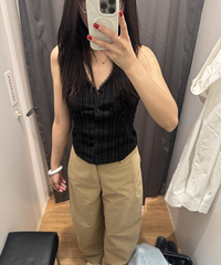 优衣库这条卡其色裤子我也好喜欢!梨型身材无脑冲呀姐妹们