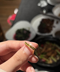 周大福不愧是你!碎冰冰金戒指真的太闪了,越看越喜欢