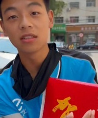 外卖小哥收到北大录取通知书