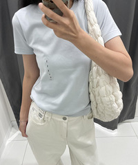 姐妹们,优衣库这两件T恤你们说选蓝还是选粉?
