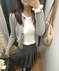 感觉优衣库的衣服有点贵啊!买了这个裙子和外套遭了接近500块