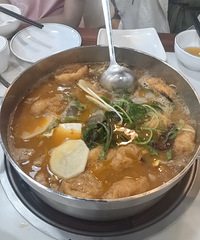 又是吃吃喝喝的一天,烙锅吃了,豆米火锅吃了,鲜榨刺梨水喝了