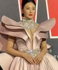 久违的红毯秀,翻车还是那么可怕