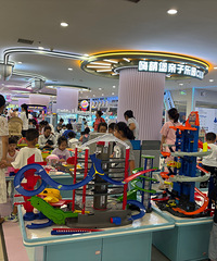 商场全靠娃儿拉人气