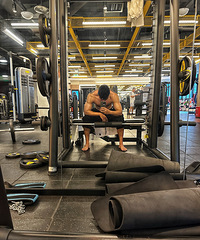 92年180CM爱好健身的小哥征婚,在国企工作