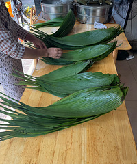 每次回老家能整上一口真的爽歪歪!今天的快乐是豆腐脑叶儿粑给的