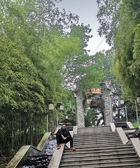 88年爱好品茶和追剧的哥子征婚,希望对方身高160以上