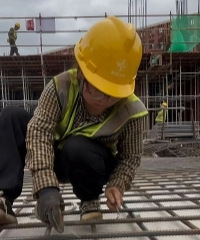 00后女孩在工地谋生