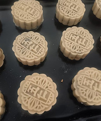 有没有喜欢吃月饼的,有磨具做起来很方便的