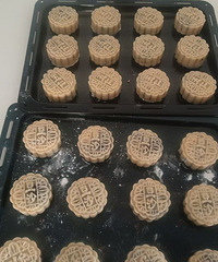 有没有喜欢吃月饼的,有磨具做起来很方便的