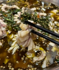 这家青椒乌鱼花还挺香