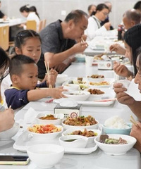 游客国庆涌进荣昌区政府食堂:一顿吃550斤米饭,250斤卤鹅
