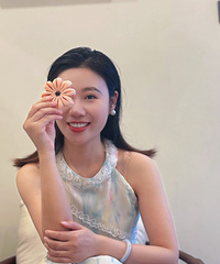 92年165CM年收入30万以上的妹子征婚,自己有车有房