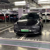 停车库里一车占两位