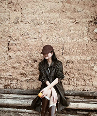 ����������ӣ��ܴ�һƬ����·�˼�һ��С��Ů�����ĵ�