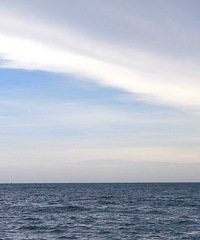 亚龙湾的海太权威了,像一块巨大的蓝色绸缎