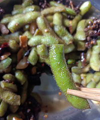 唆毛豆,但是建议一个一个的认真排查,因为豆荚里藏着青虫